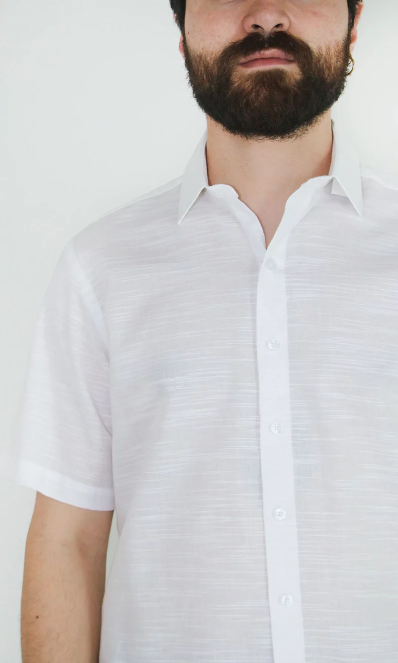 Guayabera hombre manga corta unicolor - Imagen 10