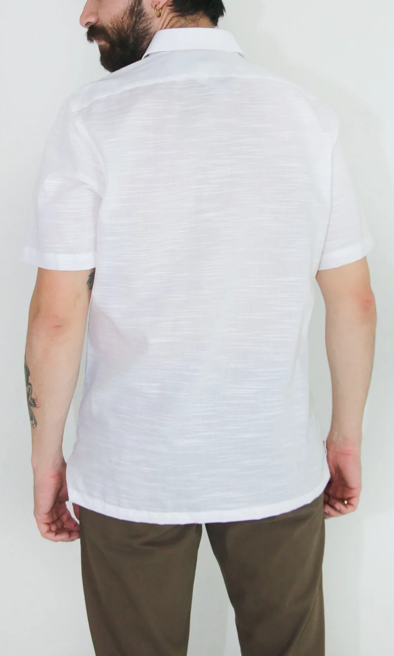 Guayabera hombre manga corta unicolor - Imagen 11