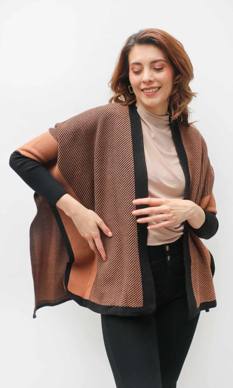 Ruana mujer con diseño - Imagen 4