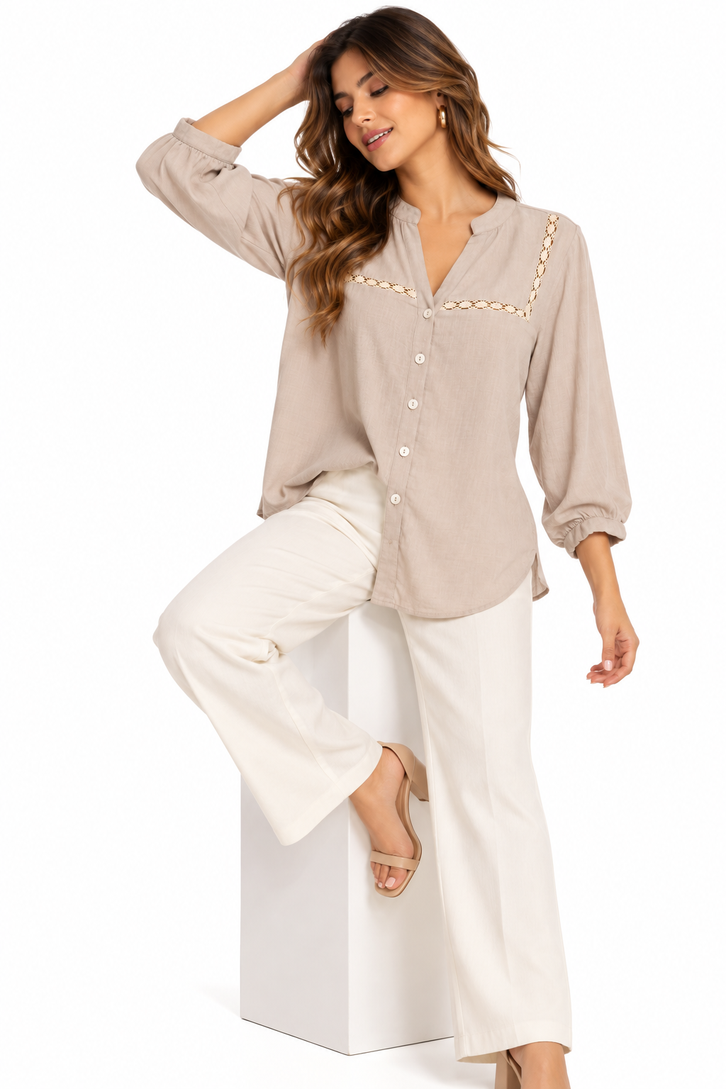 Blusa Camisera para Mujer de Aspecto Lino con Insertos de Encaje y Escote V - Imagen 7