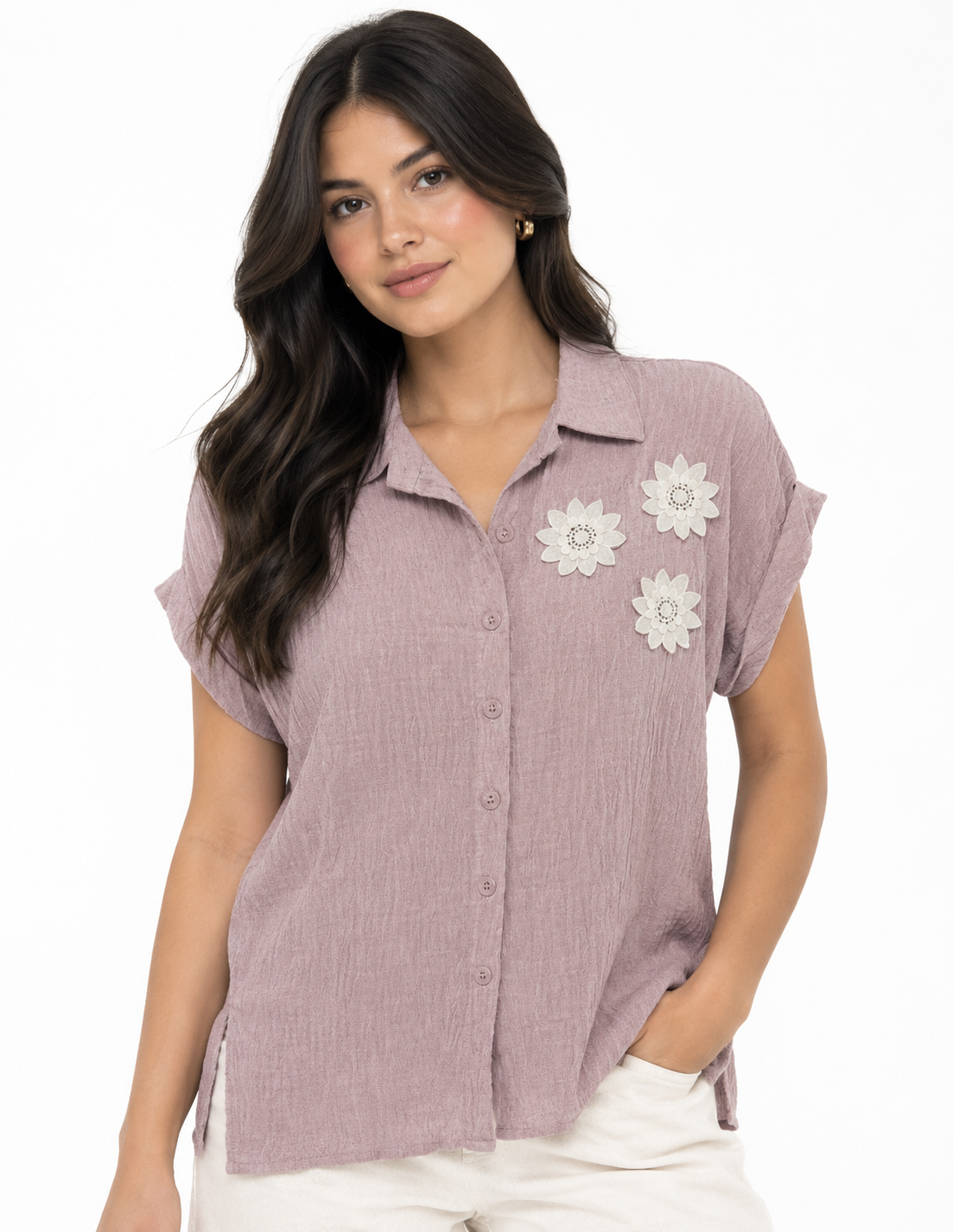 Blusa Manga Corta para Mujer con Apliques Florales y Cuello Camisero - Imagen 4