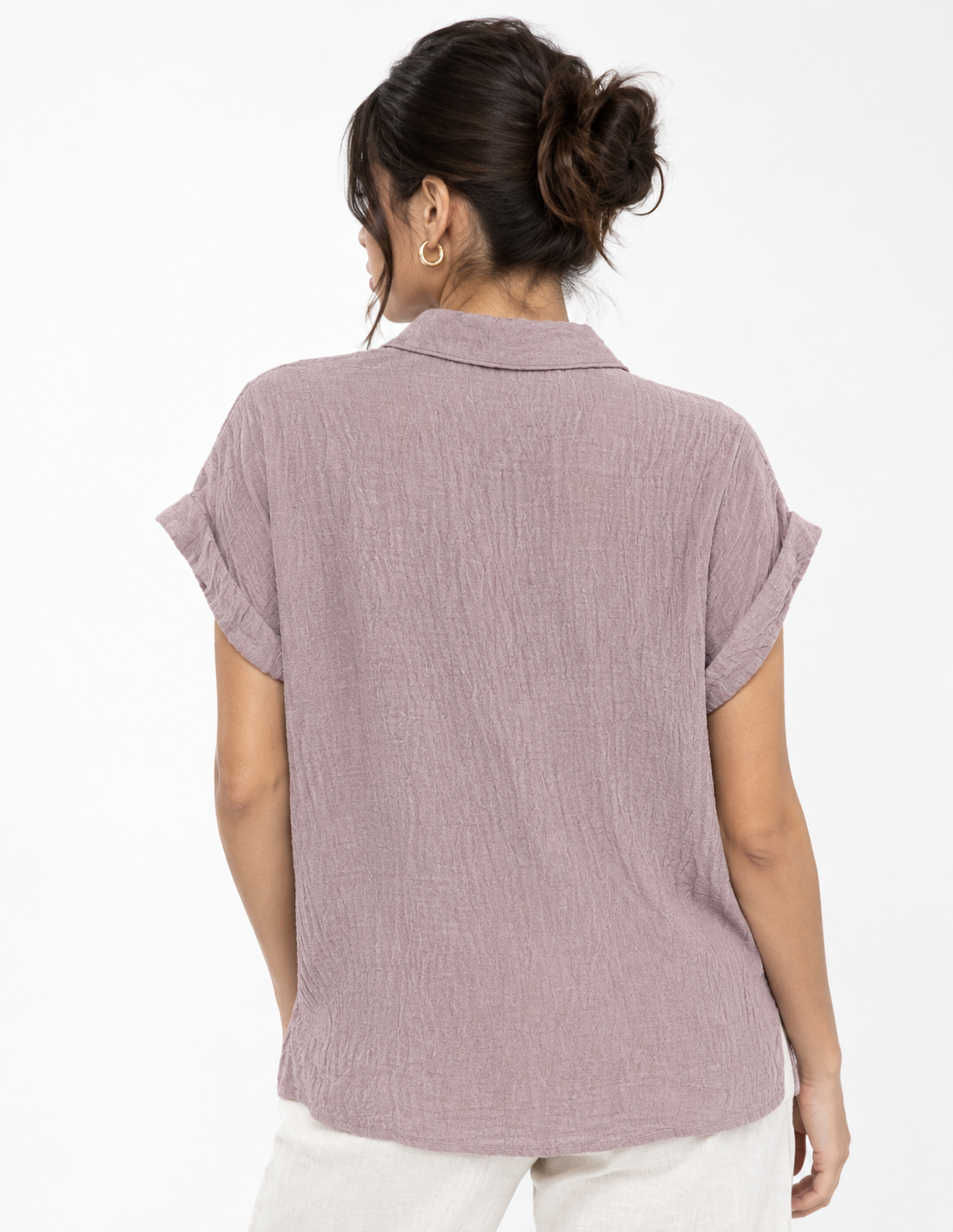 Blusa Manga Corta para Mujer con Apliques Florales y Cuello Camisero - Imagen 6