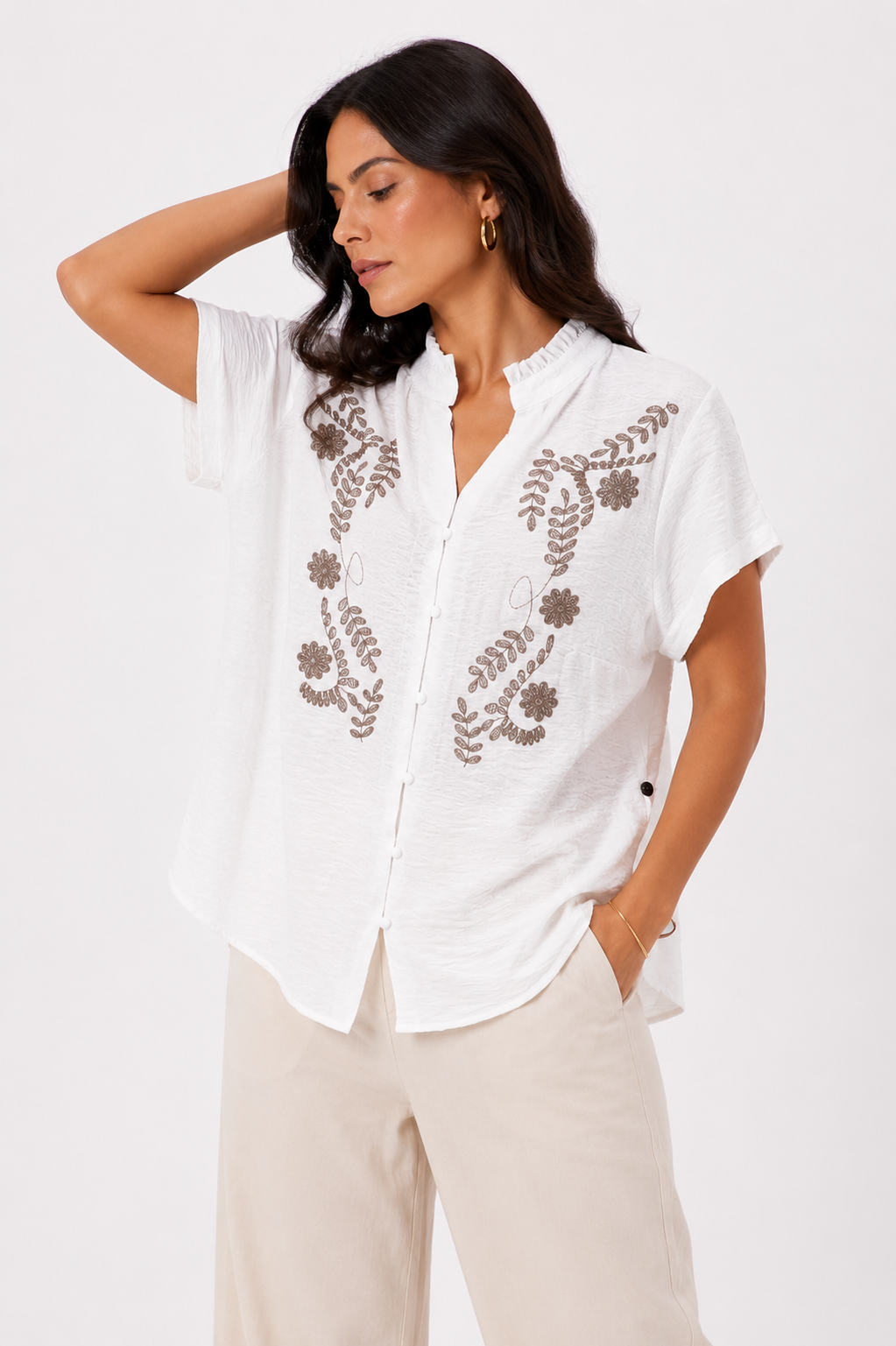 Blusa Azulejo con Bordado Floral Blanco y Botones Forrados - Imagen 4